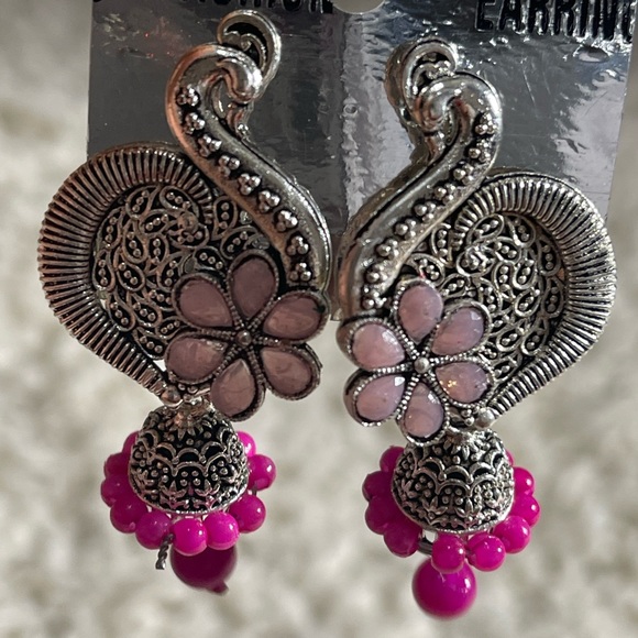 Earrings - Picture 1 of 1